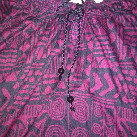 Large red and black blouse - Picture 2 of 3